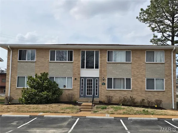 1 Bruce Dr, Florissant, MO 63031