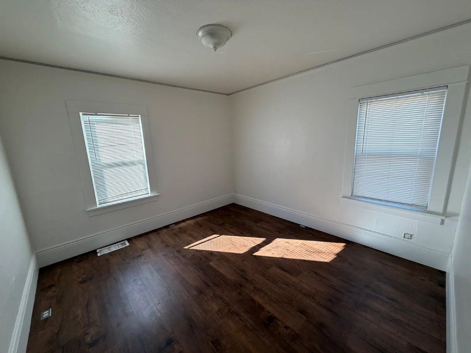 2 bed, 1.0 bath, 800 sqft, $1,300 — Photo 2