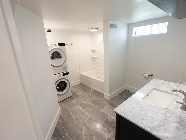 1746 Parkhill Dr #B — Photo 5