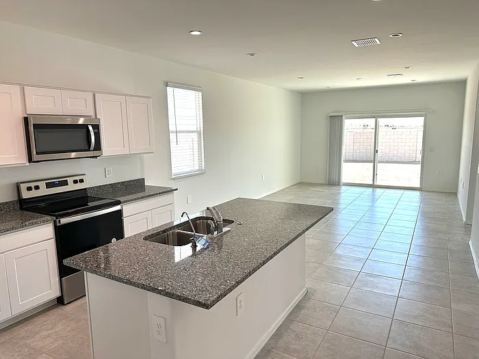 1567 E Fletcher Dr — Photo 6