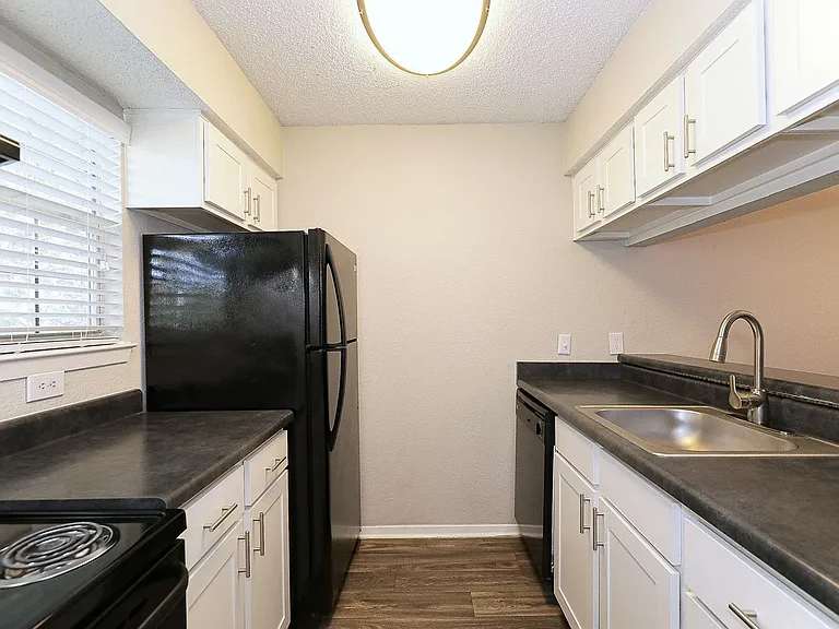 City Crest Apartments — Photo 115