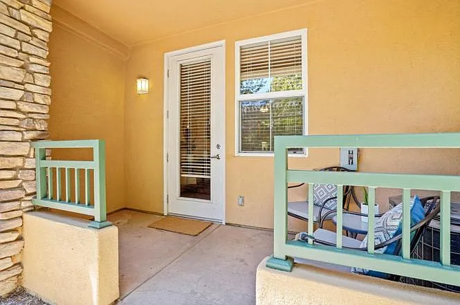 1 bed, 917 sqft, $2,950 — Photo 2