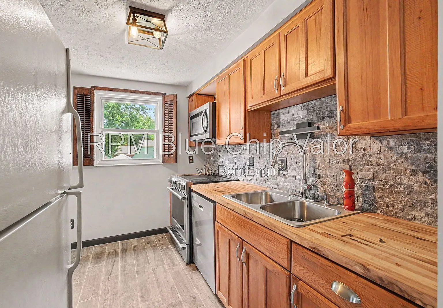 3 bed, 1.5 bath, $1,950 — Photo 3