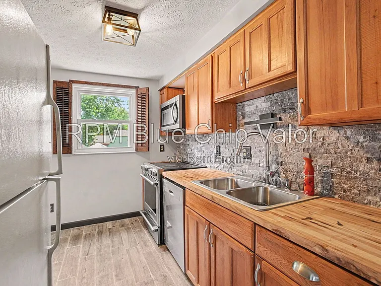 11674 Greenhaven Ct — Photo 3