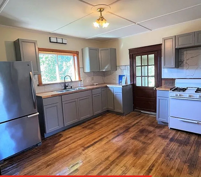 17-19 Lafountain — Photo 1