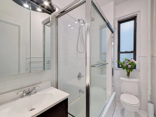 Sold by Sotheby's International Realty | media 10