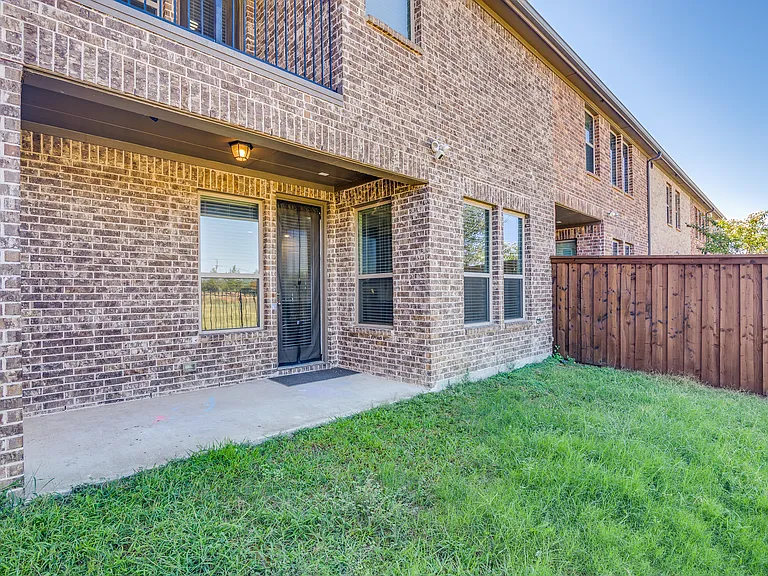 4533 Titus Cir — Photo 24