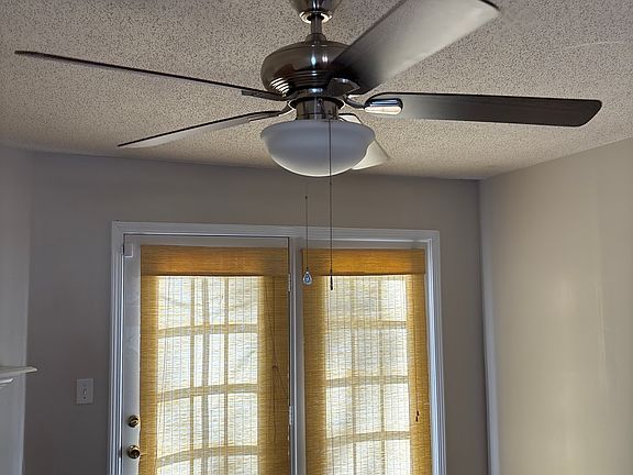 5th image of 139 Thorn Tree Ln