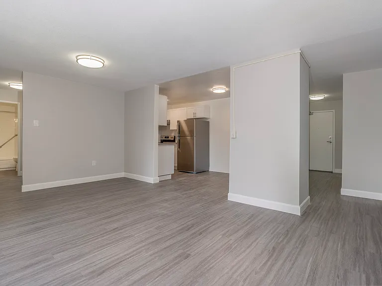 325 Willowdale Cres — Photo 13