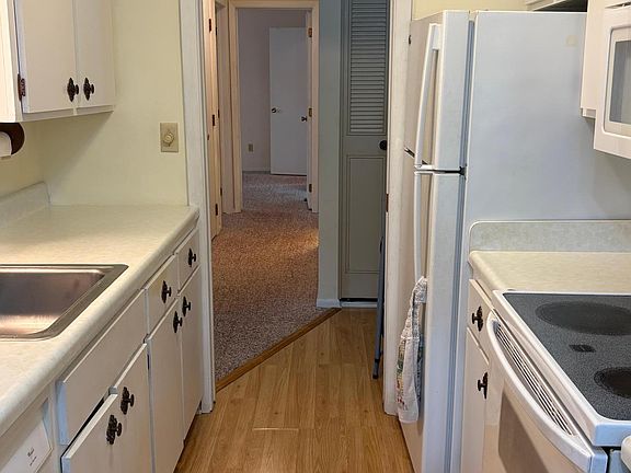 4th image of 10113 34th St W #111