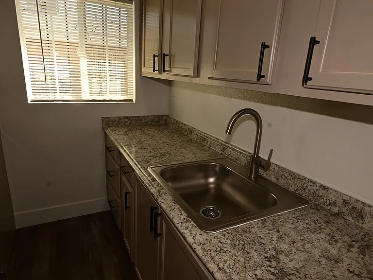 1007 C St #1 — Photo 13