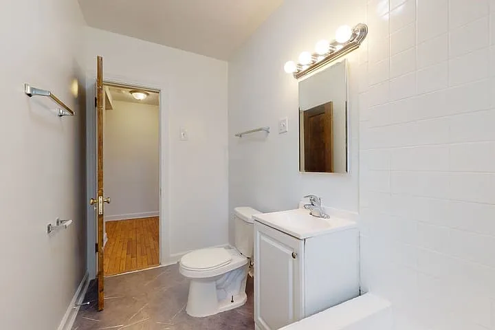 4455 S. Greenwood Avenue — Photo 37