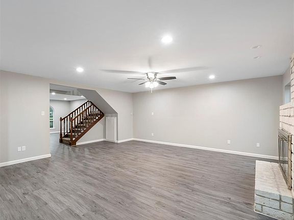 3rd image of 32 Chapparal Ct