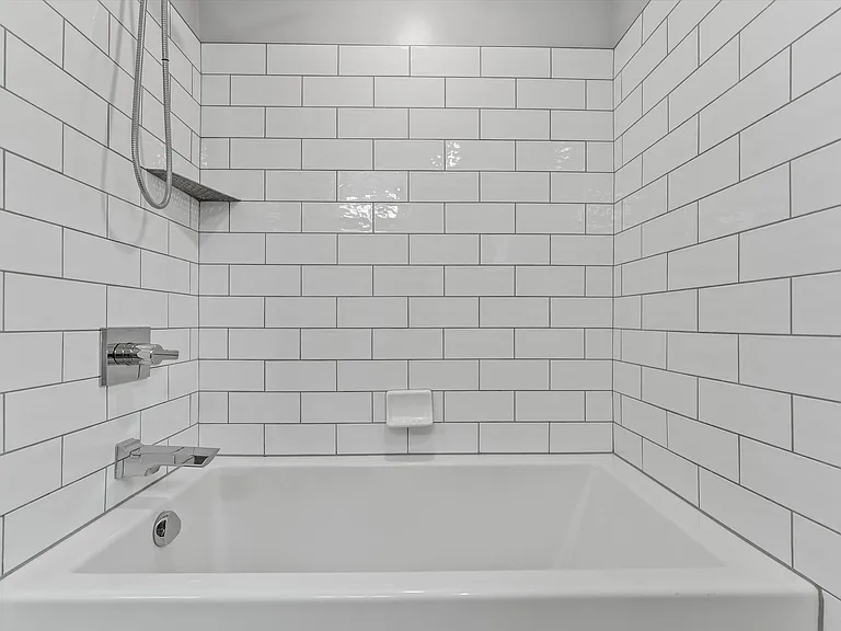 1054 Saxon Dr — Photo 16