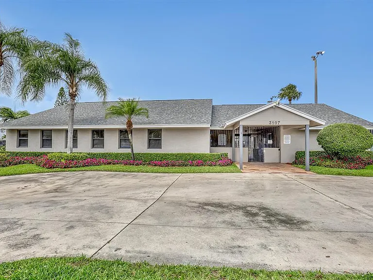 3104 Poolside Dr — Photo 31