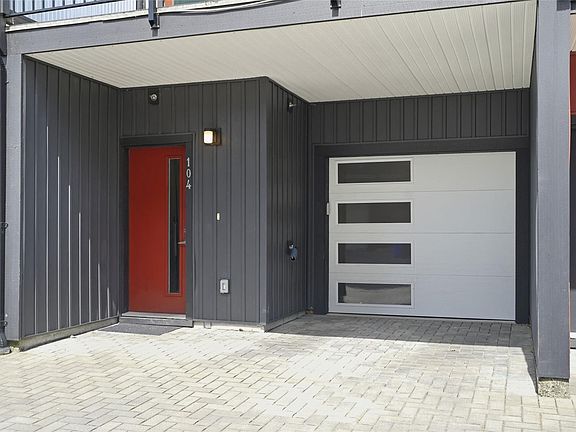 3rd image of 1726 Kerrisdale Rd #104
