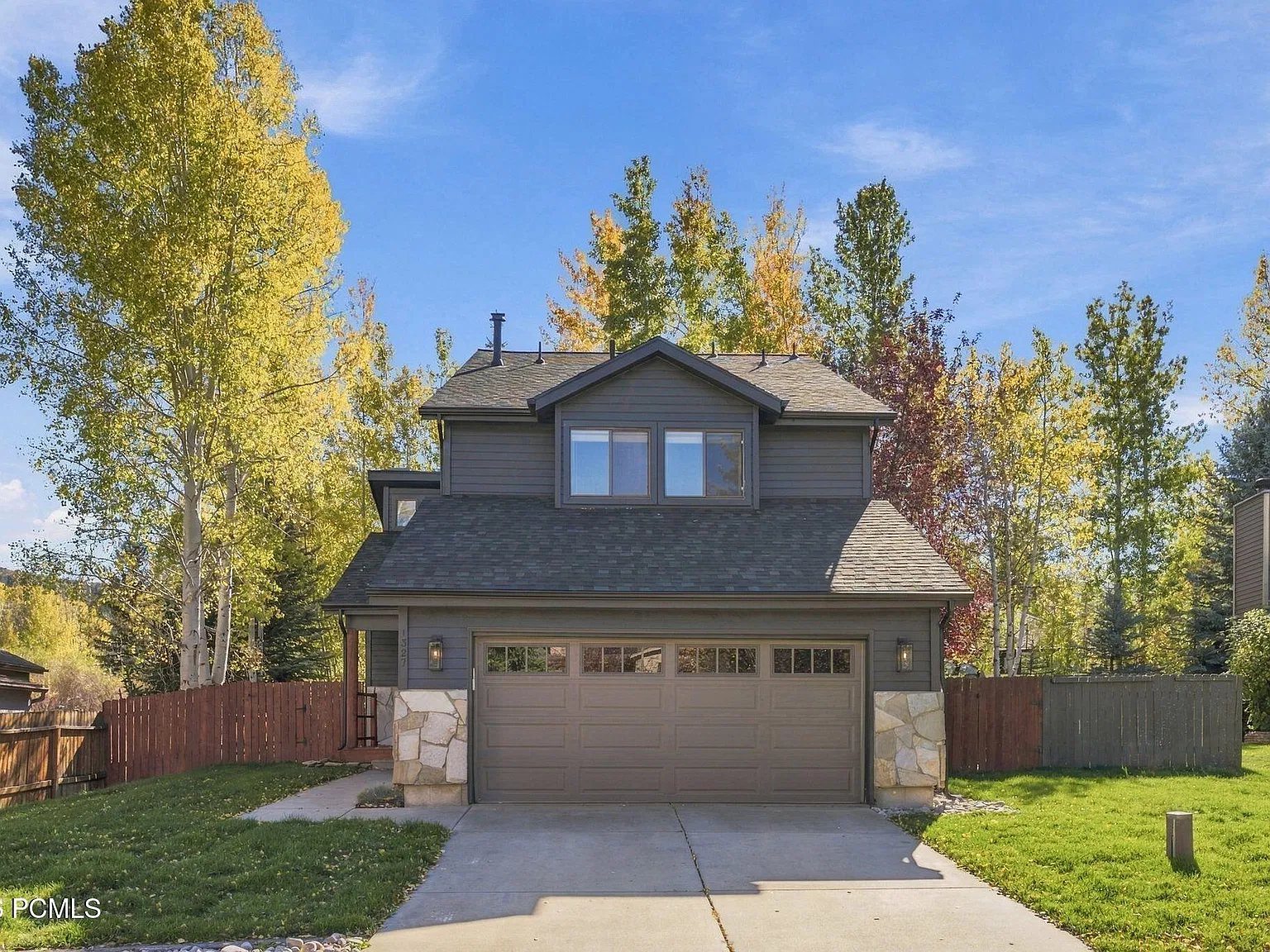 3 bed, 2.5 bath, 1823 sqft, $5,800 — Photo 2