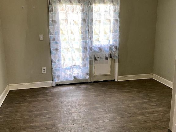 5th image of 514 Sandra St #1