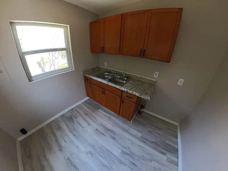 601 W Jackson St — Photo 5