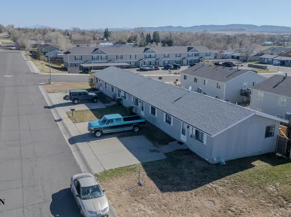 830 N 6th St, Douglas, WY 82633