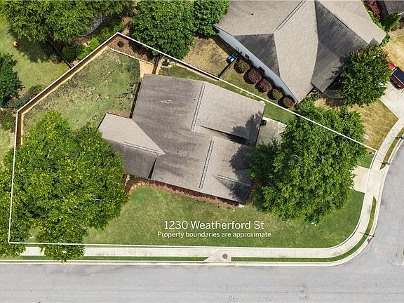 5th image of 1230 Weatherford St