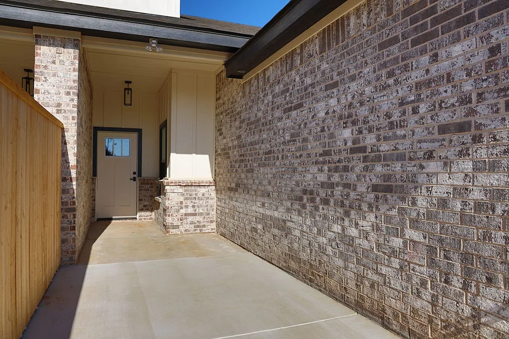 3 bed, 2.0 bath, 1670 sqft, $2,800 — Photo 2