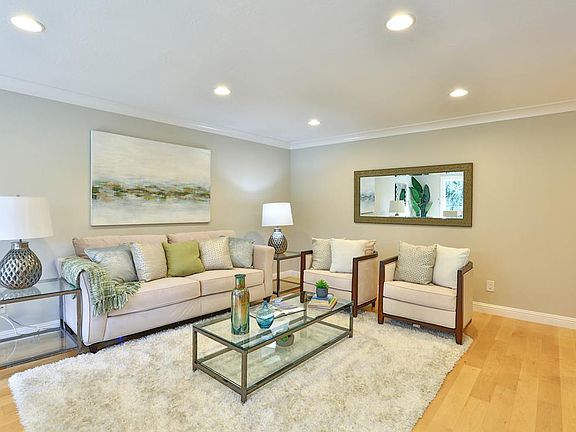 2nd image of 925 New Haven Ct