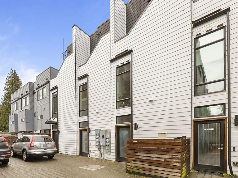 8042 35th Ave NE #B — Photo 3