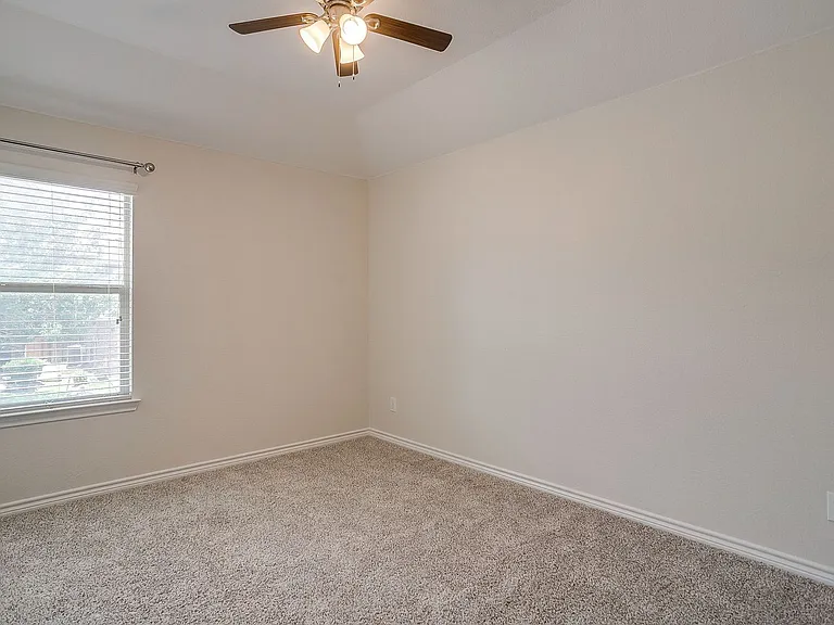 3801 Weatherstone Dr — Photo 32
