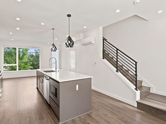5th image of 3901F S Cloverdale St