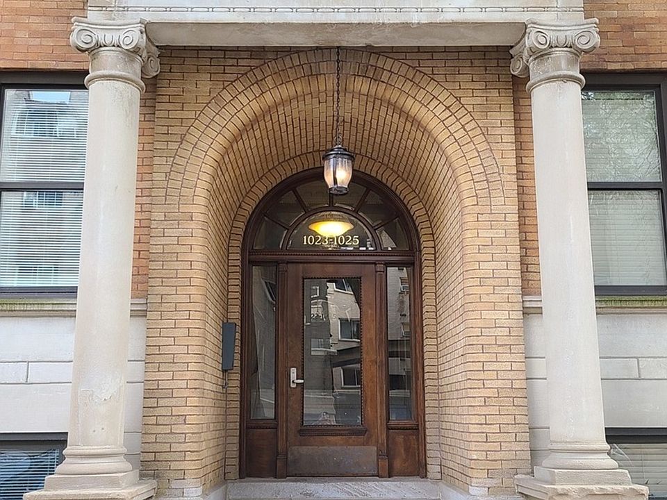 1st image of 1023 W Balmoral Ave #2A