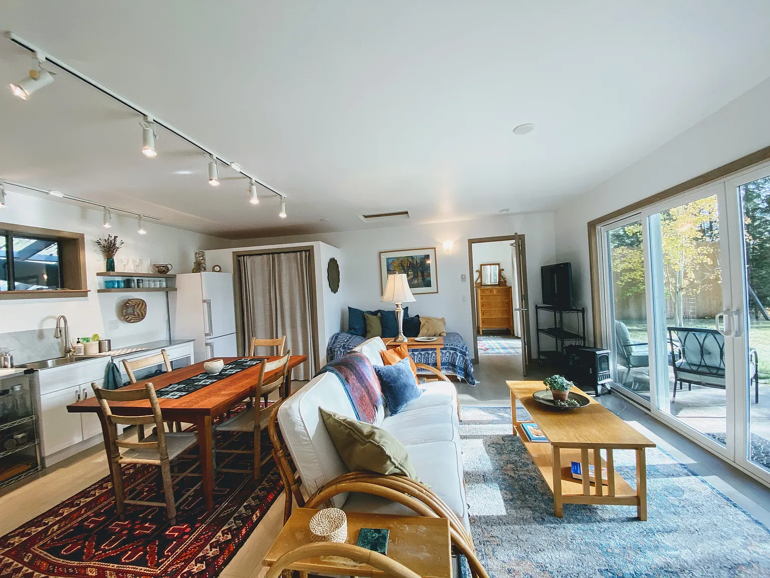 1 bed, 900 sqft, $1,200 — Photo 2
