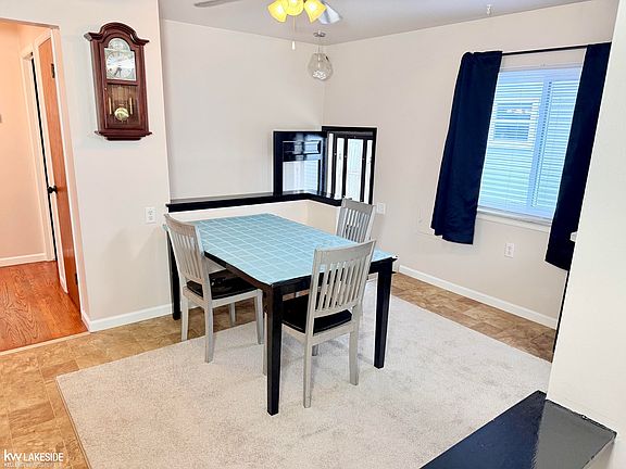 5th image of 23632 Willard Ave