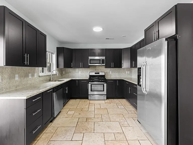 443-2 Whiton St #2 — Photo 3