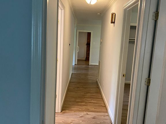 3rd image of 518 Greentree Dr