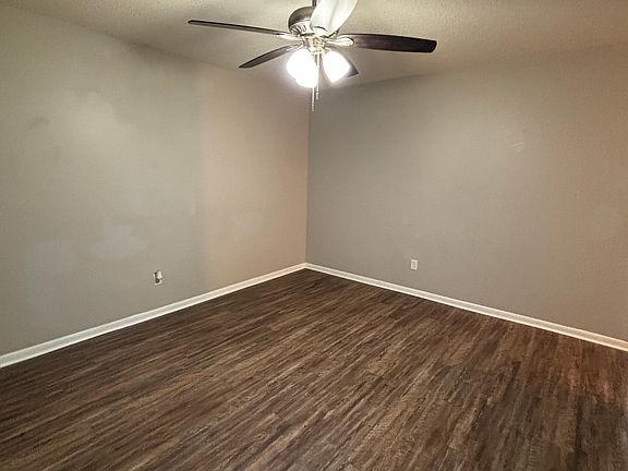 4th image of 32 Preston Ct