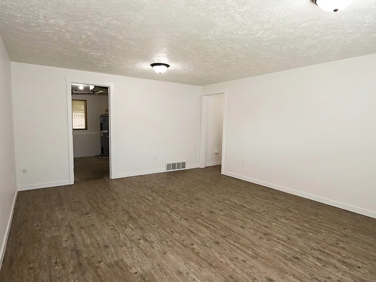 9821 N Indian Trail Rd — Photo 15