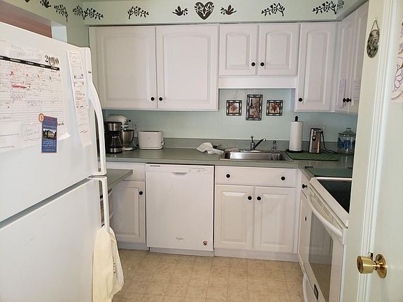 2nd image of 1 Royal Crest Dr APT 5