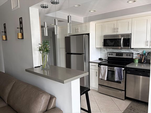 5th image of 137 Golden Isles Dr APT 412