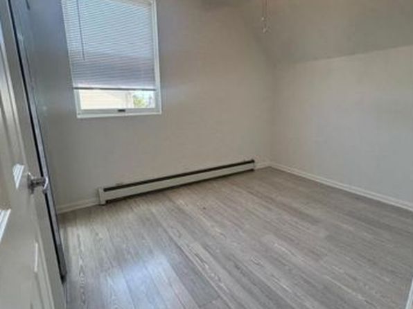93 Aster Ct #2B