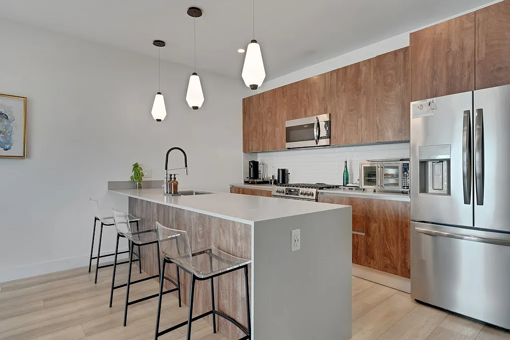 2 bed, 2.5 bath, 2200 sqft, $4,700 — Photo 4