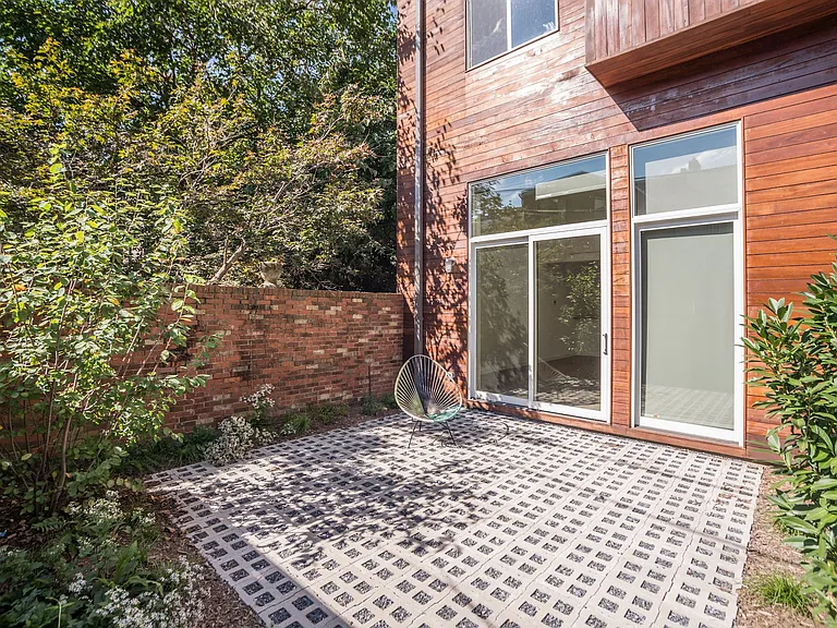 450 Ridge St NW — Photo 9
