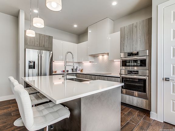 4th image of 1817 N Saint Marys St #101