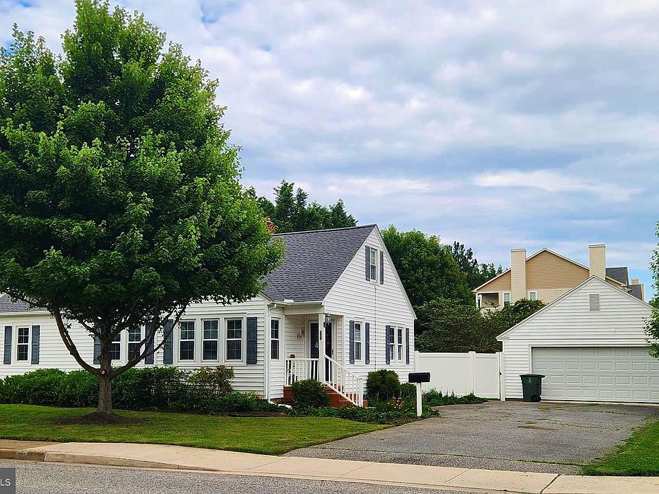 2nd image of 330 Williams St