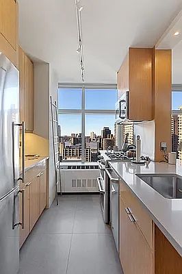 4th image of 160 W 66th St APT 18B
