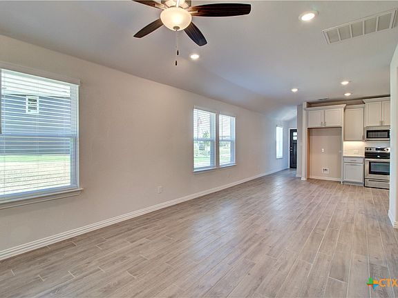 5th image of 865 Farmhouse Trl