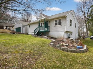 5001 Sylvan View Dr, Clarkston, MI 48348
