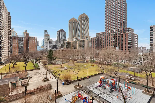 205 West End Avenue #5V in Lincoln Square, Manhattan