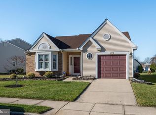 679 Cascade Dr S, Mount Laurel, NJ 08054