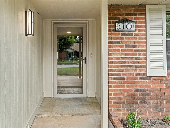 4th image of 1103 N Dove Dr